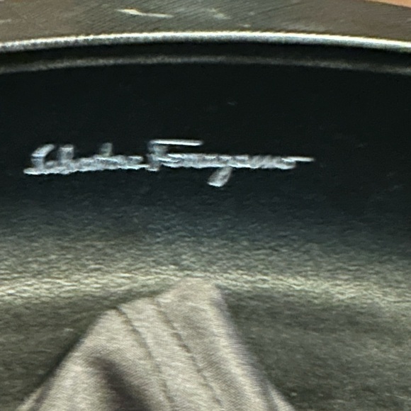 Salvatore Ferragamo sunglasses with pouch and case. In excellent condition. - Picture 3 of 8